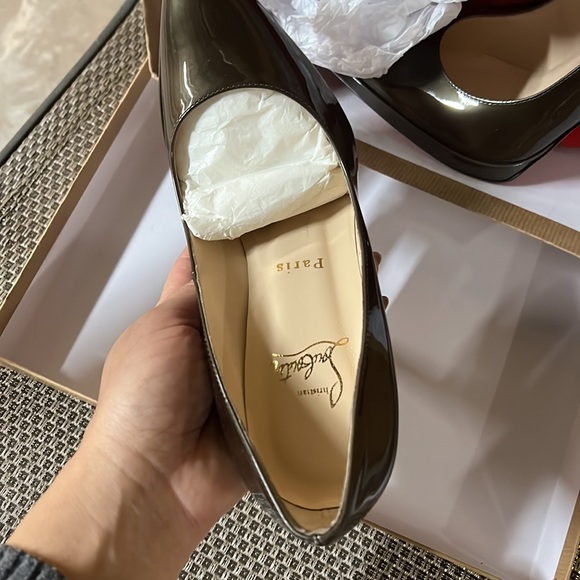 Christian Louboutin Pigalle 120 Plato Pewter/Patent SZ 38 - ONCE WORN (2 hours!) - Picture 9 of 17